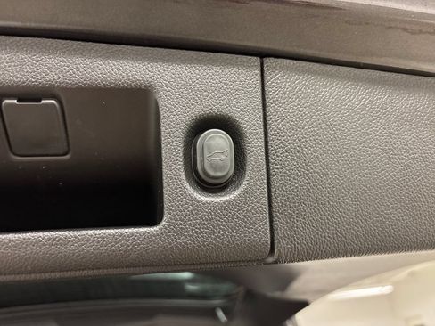 Used 2018 Cadillac Escalade Premium Luxury RWD image 44