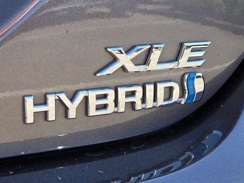 Used 2020 Toyota Camry XLE FWD image 9
