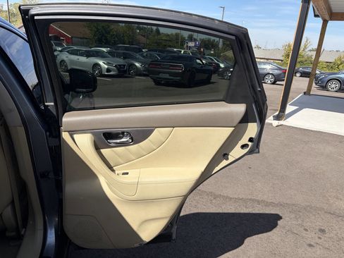 Used 2017 INFINITI QX70 AWD w/ Premium Package image 17