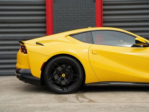 Used 2019 Ferrari 812 Superfast RWD image 8