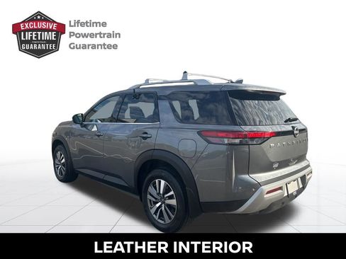 Certified 2025 Nissan Pathfinder SL FWD image 4