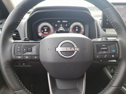Used 2025 Nissan Rogue Platinum FWD image 12
