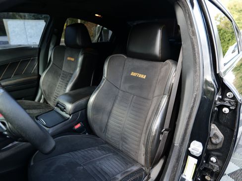 Used 2018 Dodge Charger R/T image 16