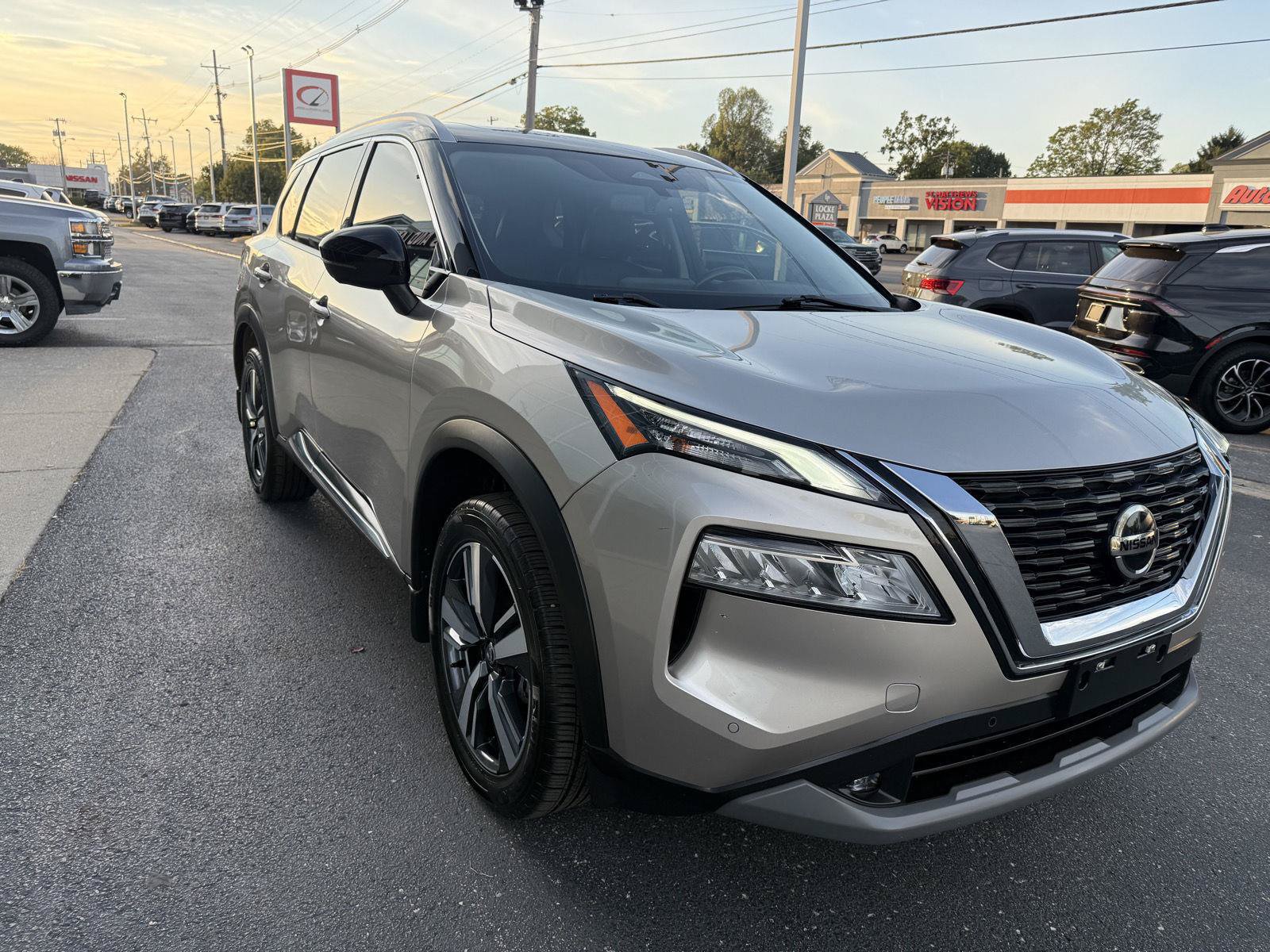 Used 2021 Nissan Rogue SL w/ Premium Package AWD/4WD image 4