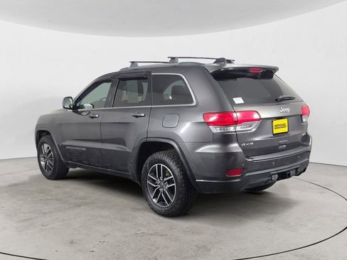 Used 2019 Jeep Grand Cherokee Laredo w/ Security & Convenience Group AWD/4WD image 3