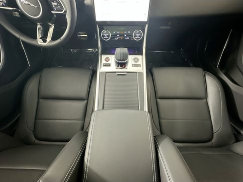 Certified 2024 Jaguar XF R-Dynamic SE image 23