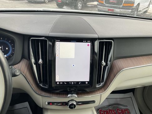 Used 2022 Volvo XC60 B5 Momentum image 16