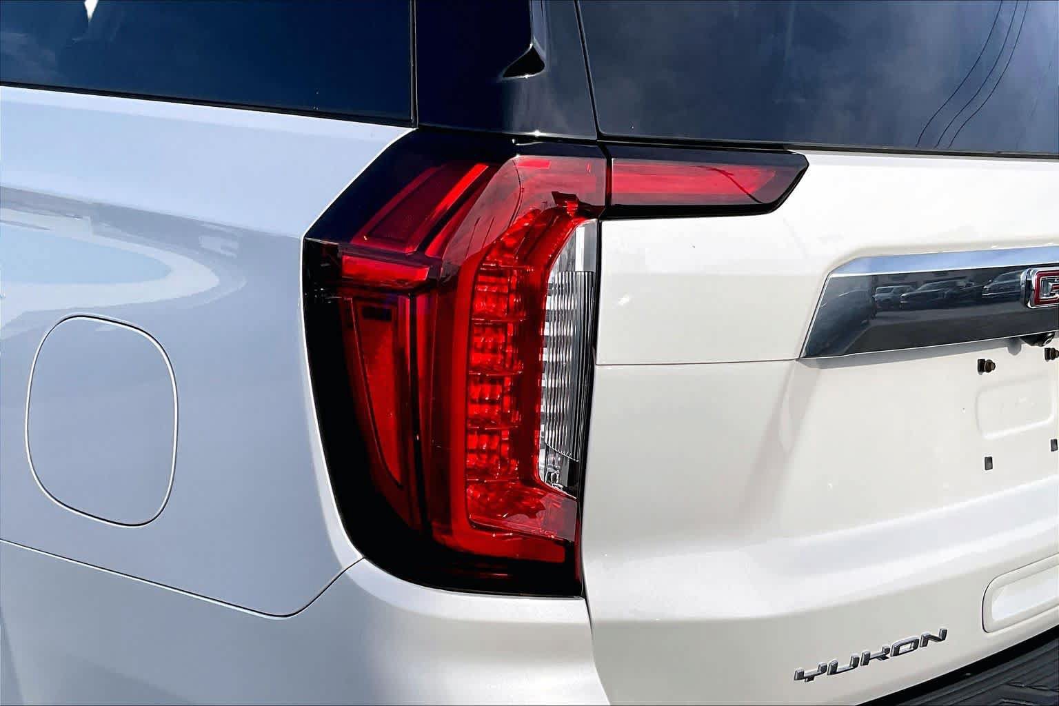 Used 2022 GMC Yukon XL Denali RWD image 28