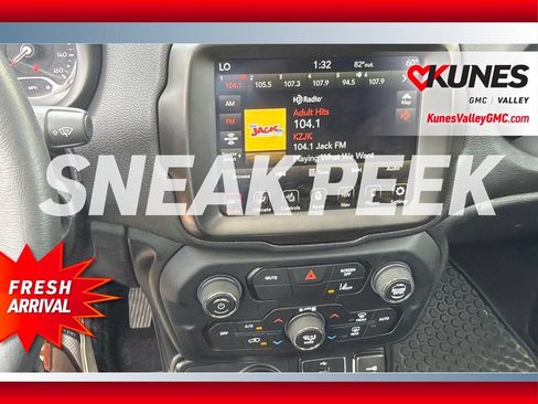 Used 2022 Jeep Renegade Trailhawk w/ Sun/Sound Group AWD/4WD image 9