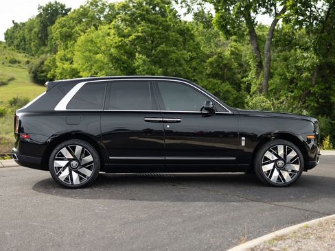 Certified 2021 Rolls-Royce Cullinan AWD/4WD image 9