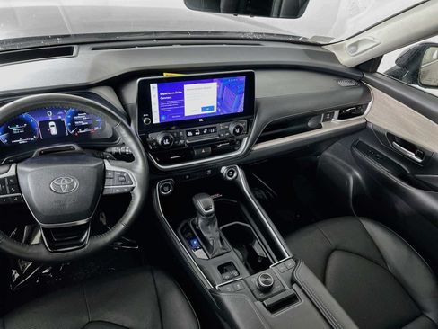 Used 2024 Toyota Grand Highlander AWD image 25