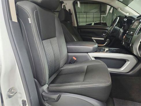 Used 2019 Nissan Titan SV w/ SV Convenience Package image 35