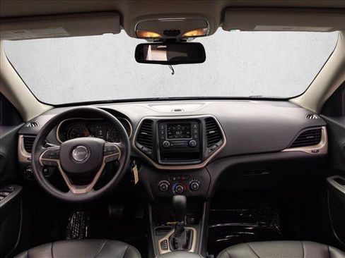 Used 2016 Jeep Cherokee Sport FWD image 16