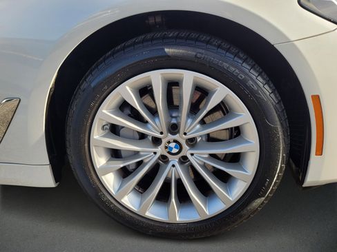 Used 2023 BMW 530i w/ Premium Package image 9