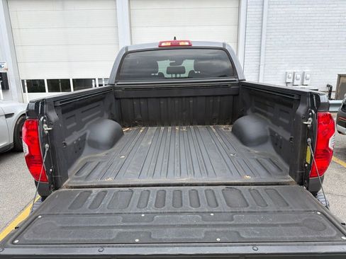 Used 2020 Toyota Tundra SR5 w/ SR5 Upgrade Package AWD/4WD image 12