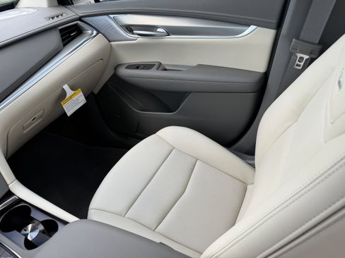 New 2026 Cadillac XT5 Premium Luxury w/ Driver Assist Package FWD image 15