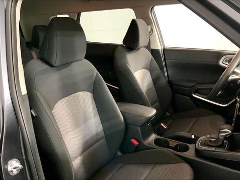 Used 2025 Kia Soul LX w/ LX Technology Package FWD image 7