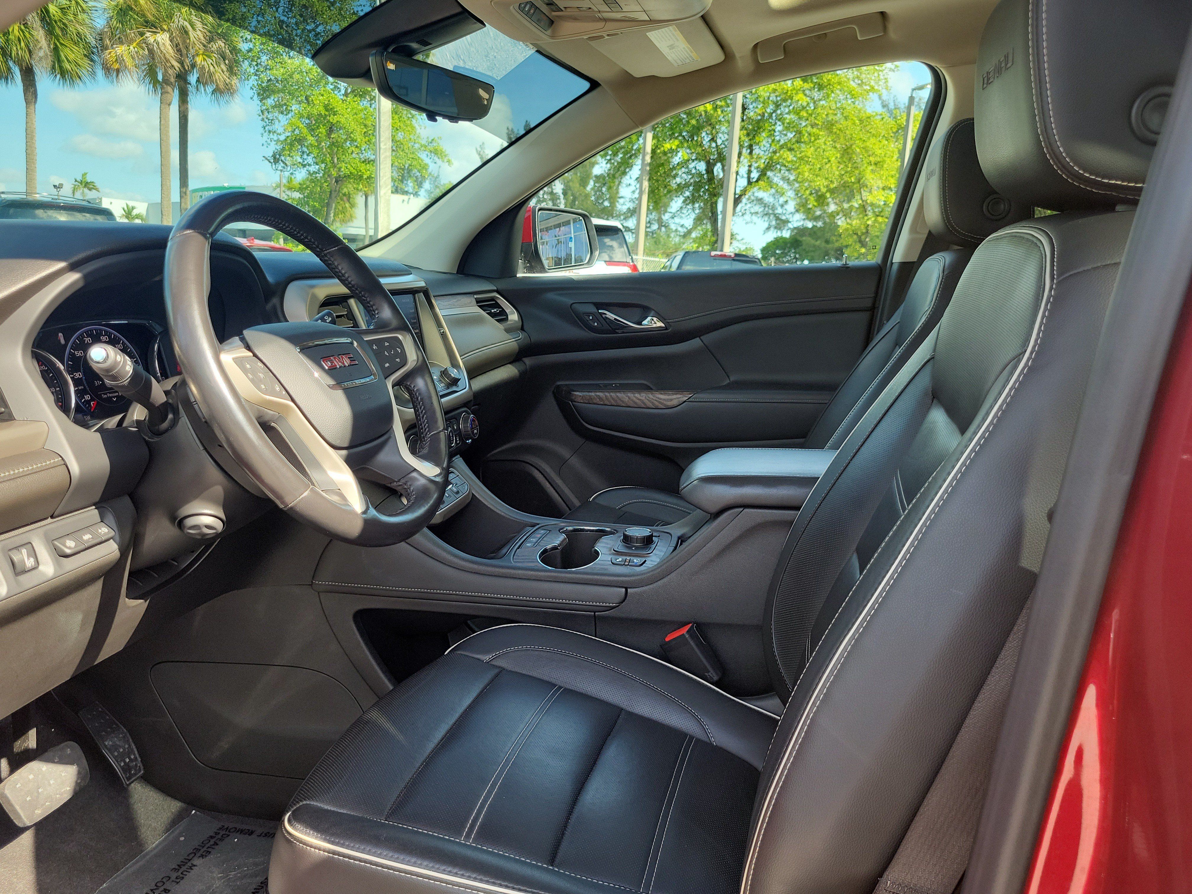 Used 2020 GMC Acadia Denali w/ Technology Package FWD image 12