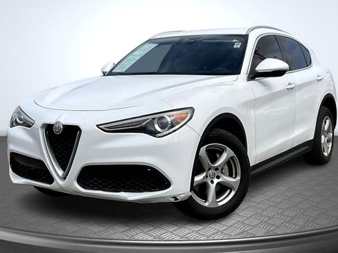 Used 2018 Alfa Romeo Stelvio AWD image 12