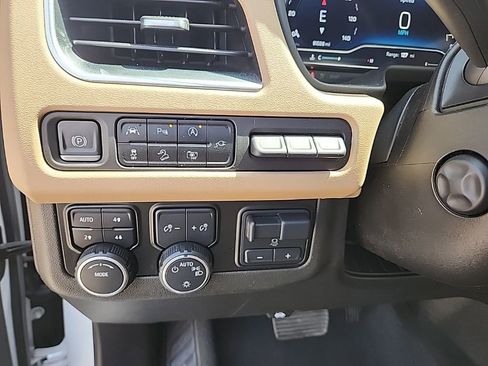 Certified 2022 Chevrolet Tahoe Premier AWD/4WD image 13