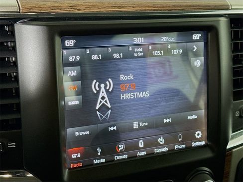 Used 2018 RAM 1500 Laramie image 7