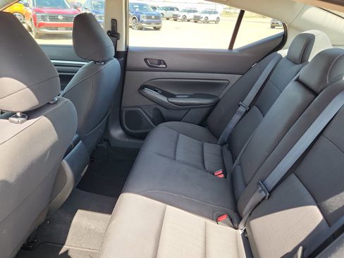 Used 2023 Nissan Altima 2.5 SV image 9