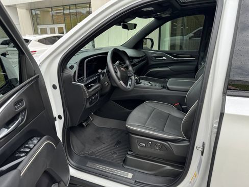 Used 2024 Cadillac Escalade Sport w/ LPO, ONYX Package AWD/4WD image 5