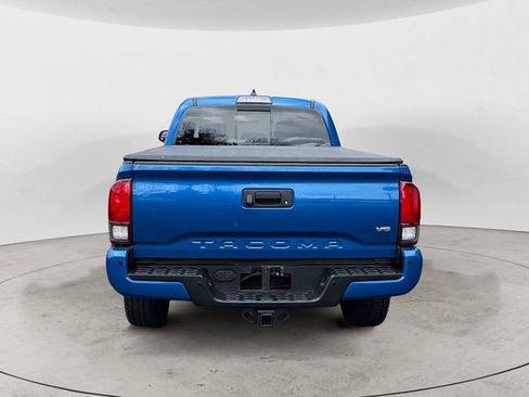 Used 2018 Toyota Tacoma TRD Sport w/ Technology Package image 4