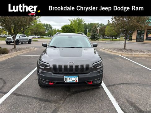 Used 2019 Jeep Cherokee Trailhawk w/ Cold Weather Group AWD/4WD image 1