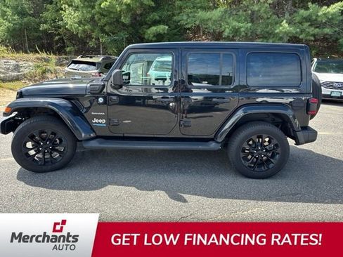 Used 2022 Jeep Wrangler Unlimited Sahara w/ Cold Weather Group AWD/4WD image 8