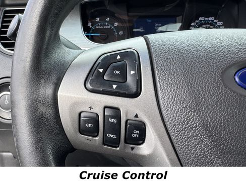 Used 2016 Ford Taurus SEL image 7