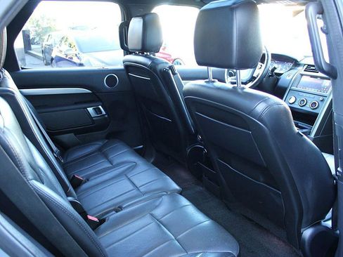 Used 2020 Land Rover Discovery Landmark image 19