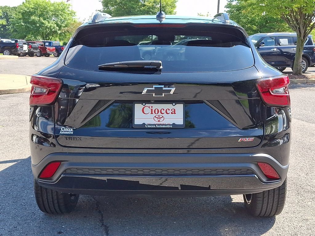 Used 2024 Chevrolet Trax RS w/ Driver Confidence Package FWD image 7