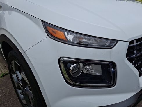 Certified 2025 Hyundai Venue SEL FWD image 12