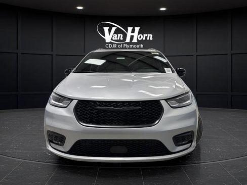 New 2026 Chrysler Pacifica Select w/ S Appearance Package image 10