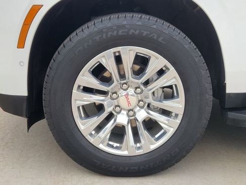 Used 2025 GMC Yukon Denali AWD/4WD image 10