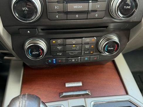 Used 2018 Ford F150 King Ranch w/ Equipment Group 601A Luxury AWD/4WD image 19