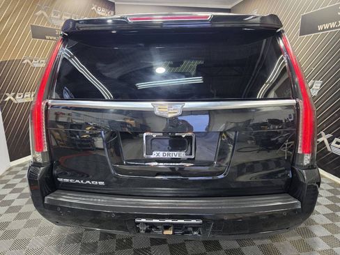 Used 2017 Cadillac Escalade Platinum RWD image 7