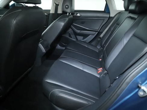 Used 2019 Volkswagen Jetta SE w/ Cold Weather Package FWD image 14