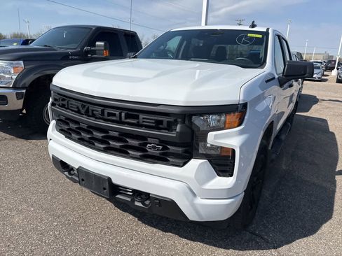 Used 2024 Chevrolet Silverado 1500 Custom image 3