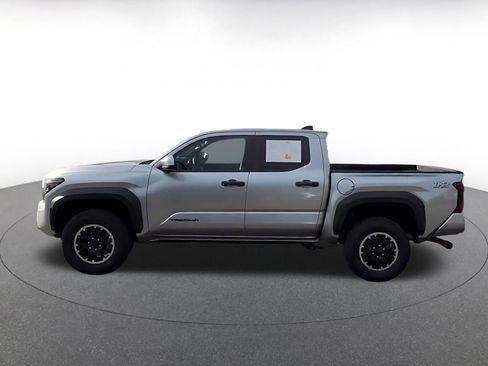 Used 2025 Toyota Tacoma TRD Off-Road AWD/4WD image 7