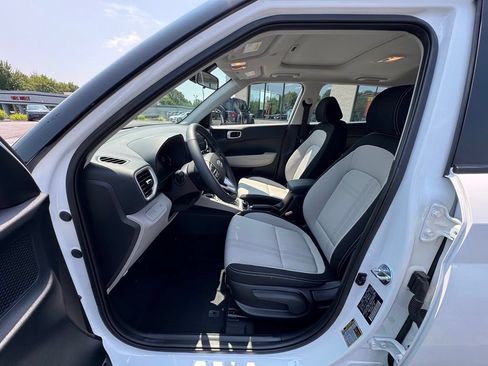 Used 2026 Hyundai Venue SEL FWD image 34