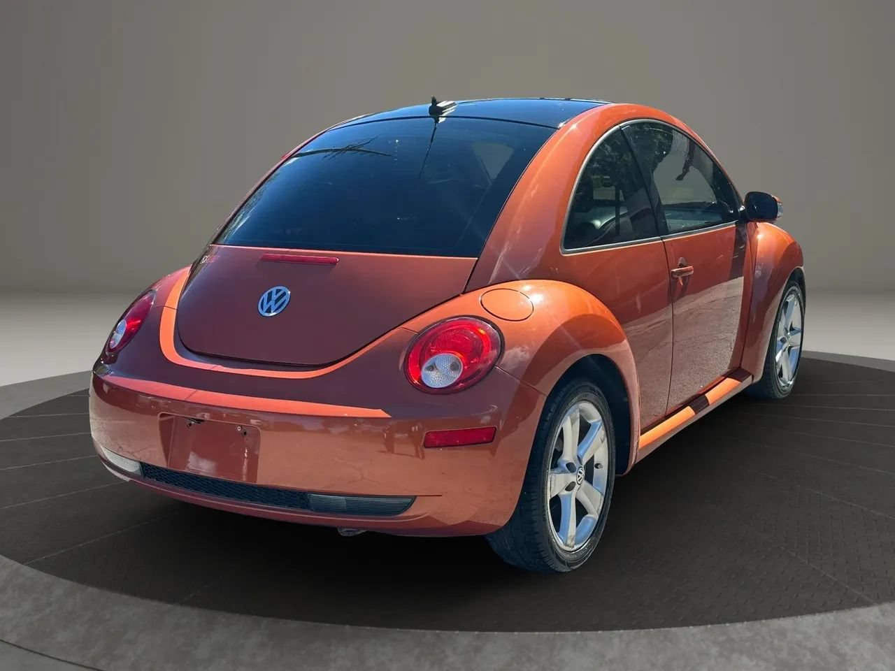 Used 2010 Volkswagen Beetle Final Edition FWD image 3