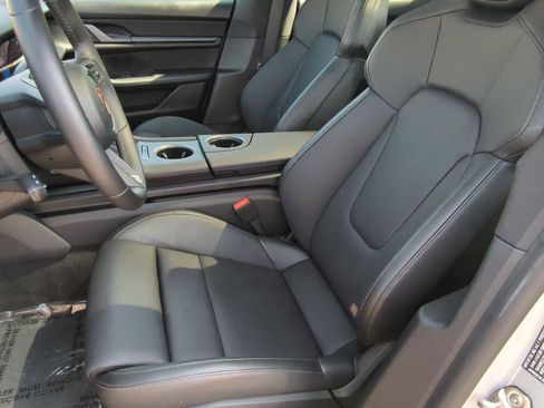 Used 2025 Porsche Taycan image 16