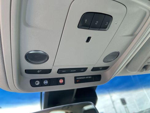 Used 2015 Cadillac XTS Premium image 17