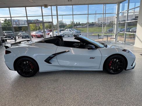 Used 2023 Chevrolet Corvette Stingray Preferred Conv w/ Z51 Performance Package RWD image 2