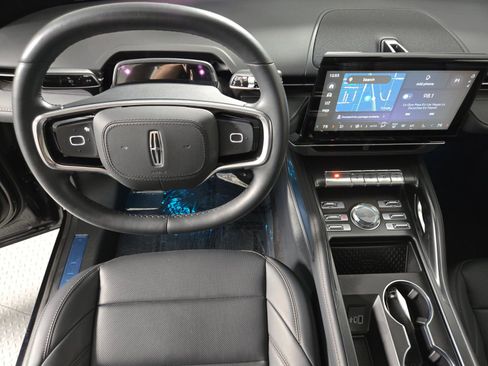 New 2026 Lincoln Nautilus Premier AWD/4WD image 15