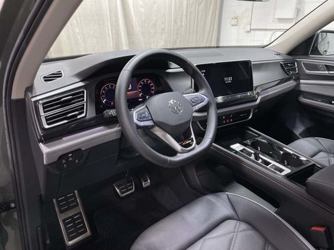Used 2025 Volkswagen Atlas Peak Edition SE AWD/4WD image 10