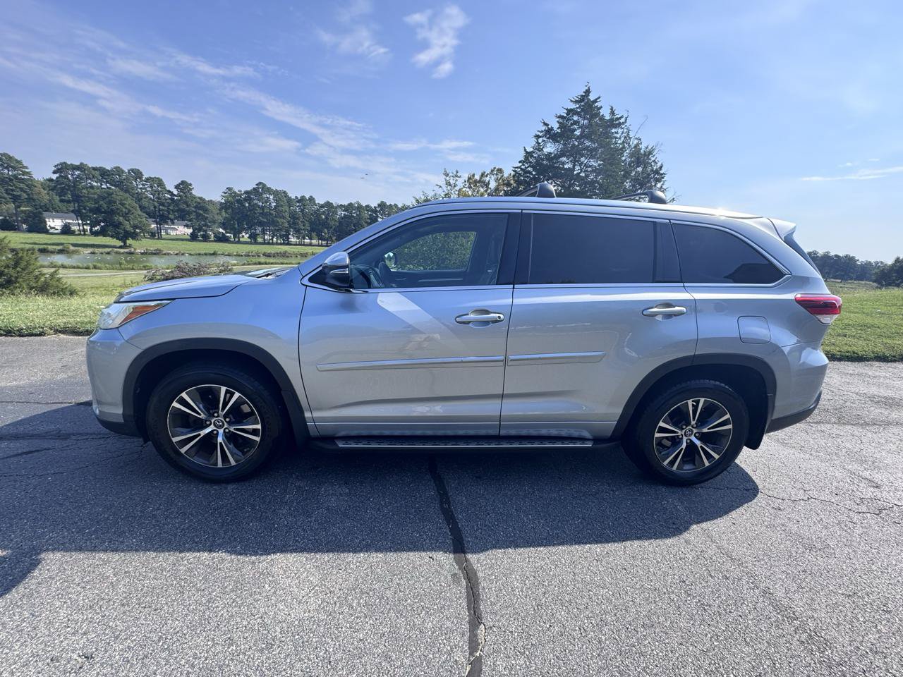 Used 2018 Toyota Highlander XLE AWD/4WD image 8