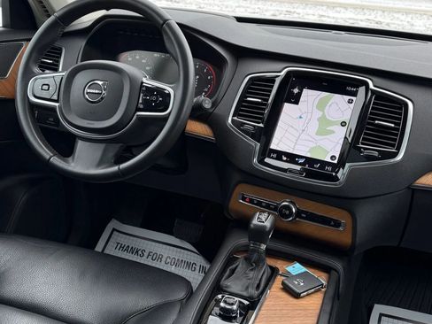 Used 2022 Volvo XC90 T6 Momentum w/ Advanced Package image 24